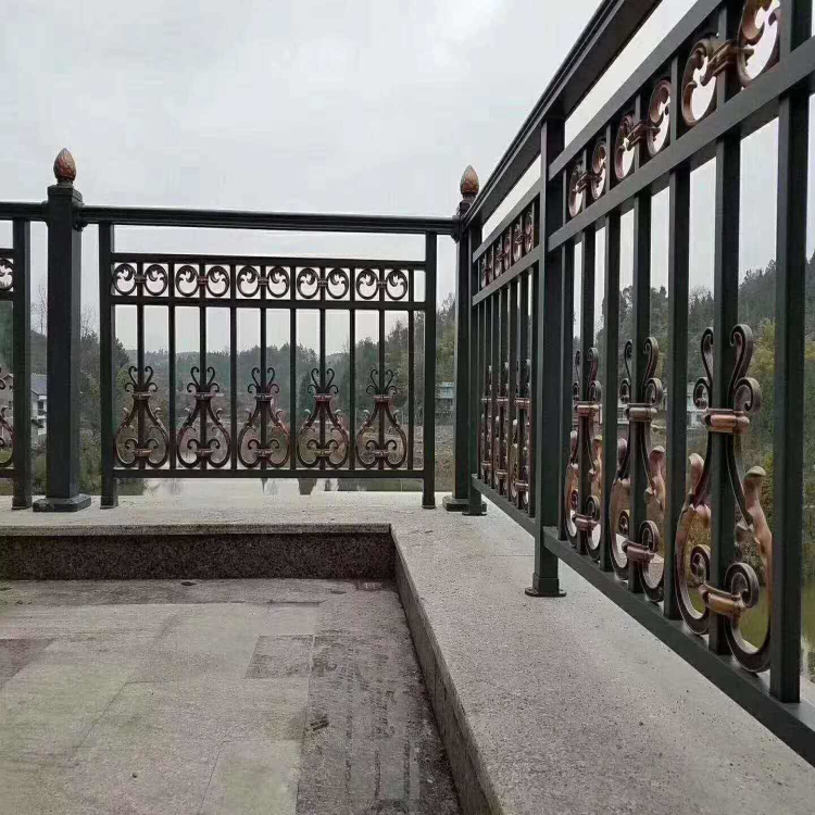 雨中的守护者——铝合金雨棚